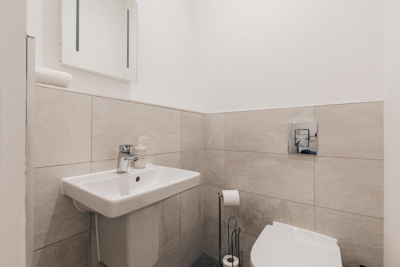 Redland Stay In Bespoke Home 2 Of 2 Бристол Екстериор снимка